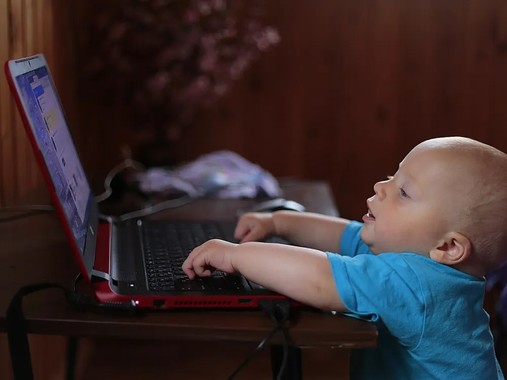 Hafif ve ince ofis laptopu — fotoğraf 2