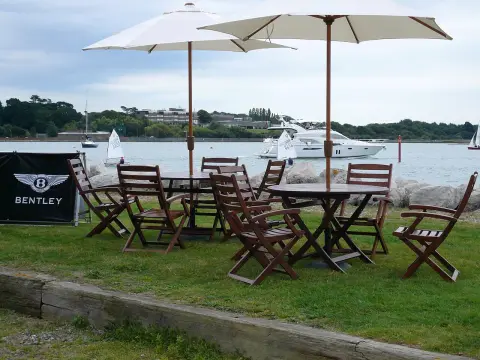 Bahçe oturma grubu, rattan